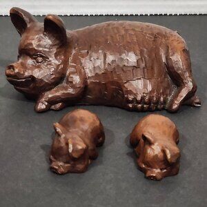 Vintage Mama Pig & Piglets Red Mill Mfg. Carved Handcrafted Brown Pecan Shell